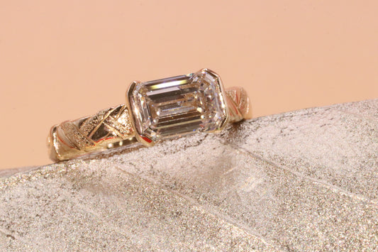 Paths Ring | Emerald Lab Diamond